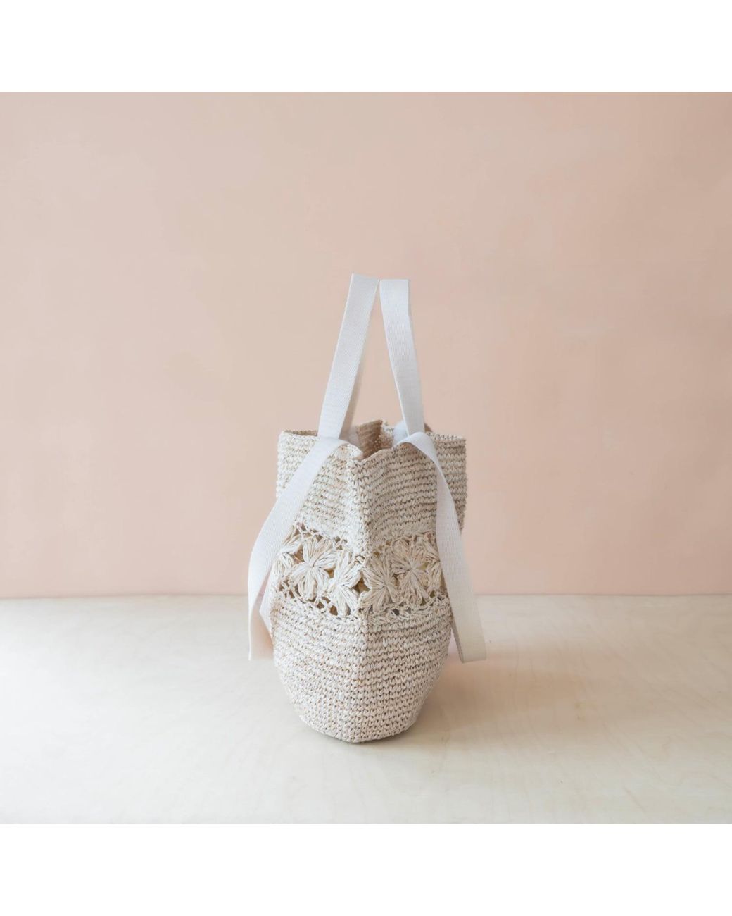 LIKHÂ White Neutrals Handwoven Raffia Tapered Tote Bag – Flower Weave