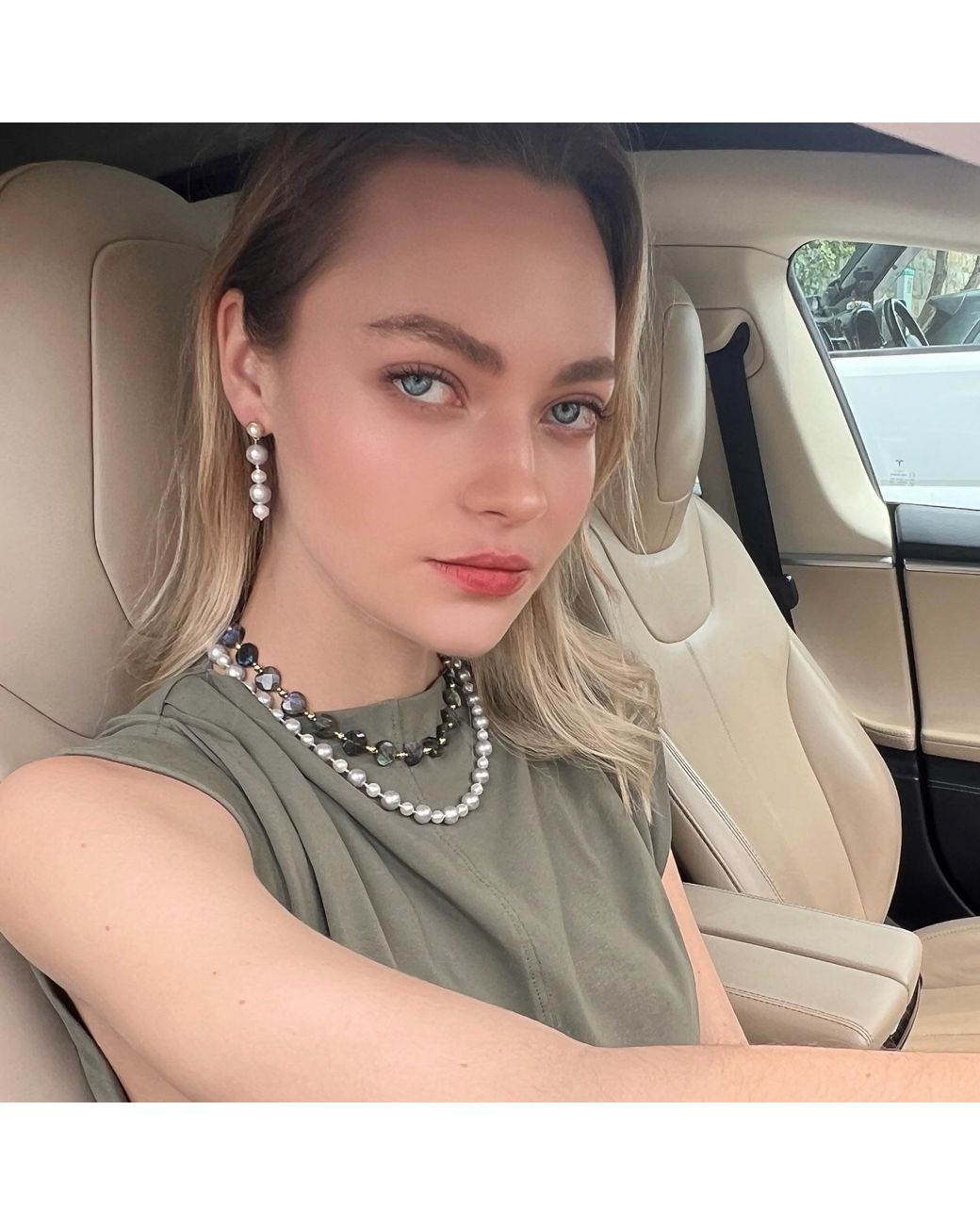 Farra Metallic Classic And Natural Freshwater Pearls Necklace