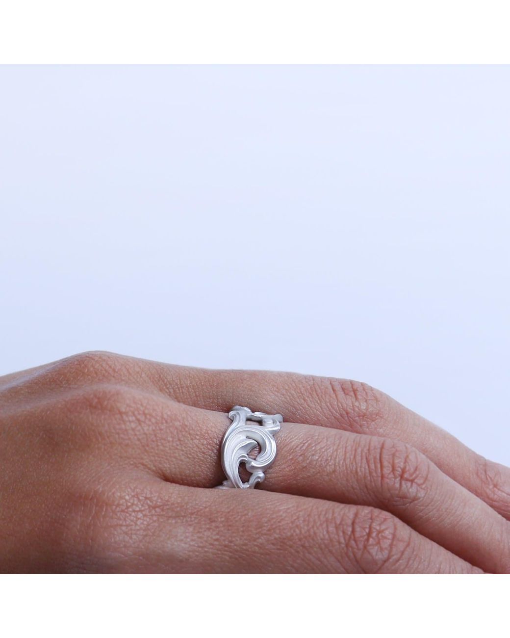 Gabriella Alicia White Scroll Band