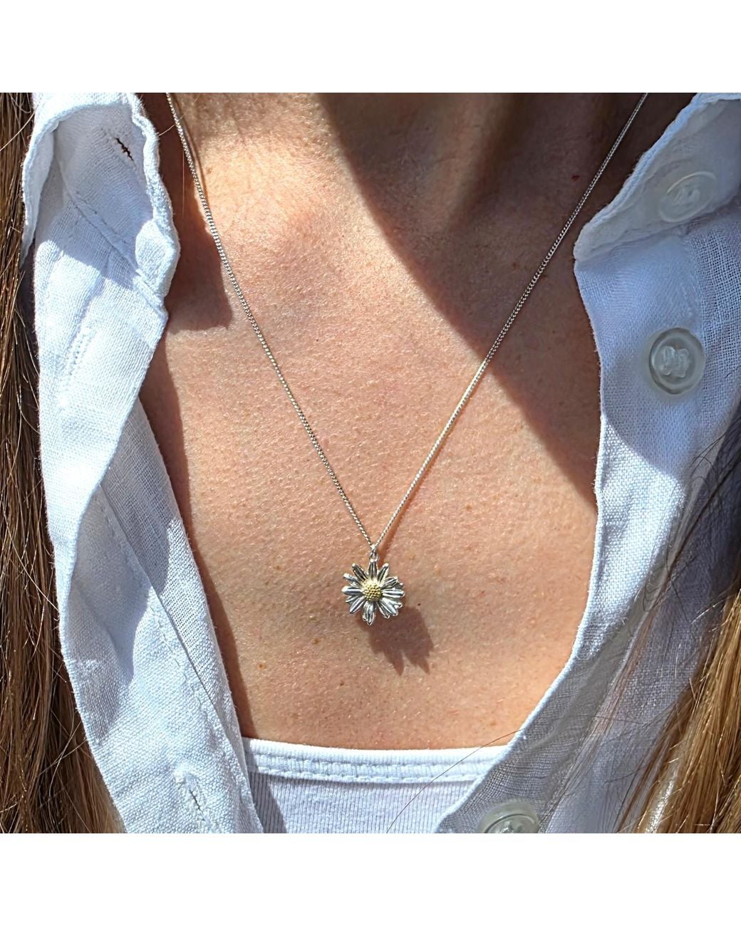 Lee Renee White Daisy Necklace –