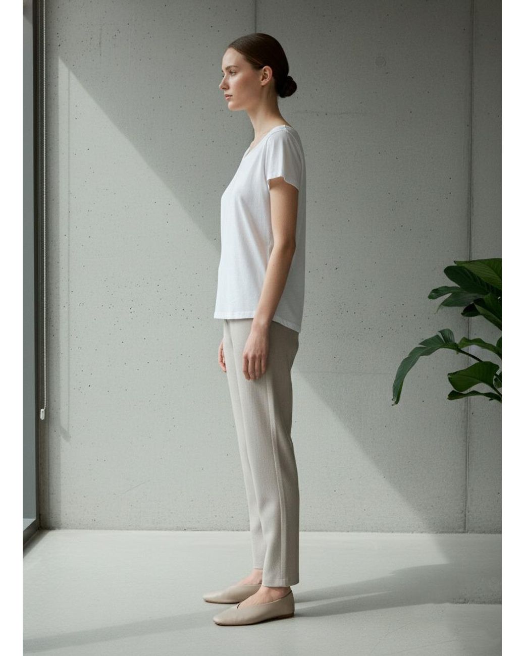Conquista White Classic Cotton T-Shirt With Scoop Neck