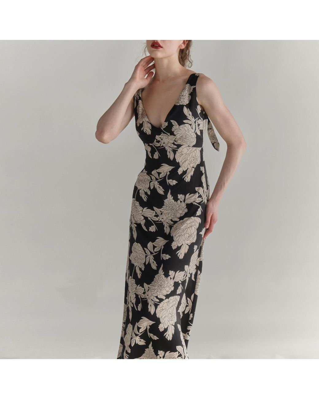 Belsize25 Black Sicily Day & Night – Floral V-Neck Satin Midi Dress With Flowers