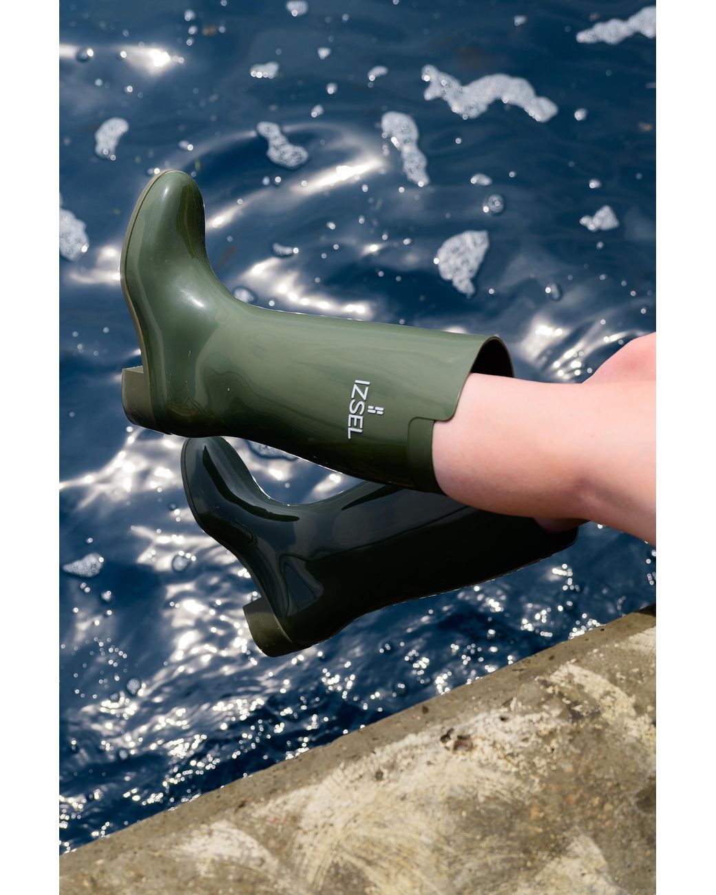 Izsel Black Classic Rain Boot