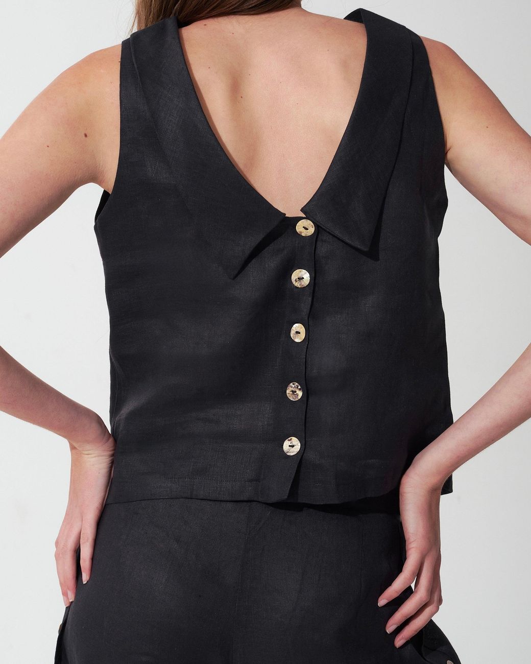 MARICEL Black Gianna Low-Cut-Back Linen Top