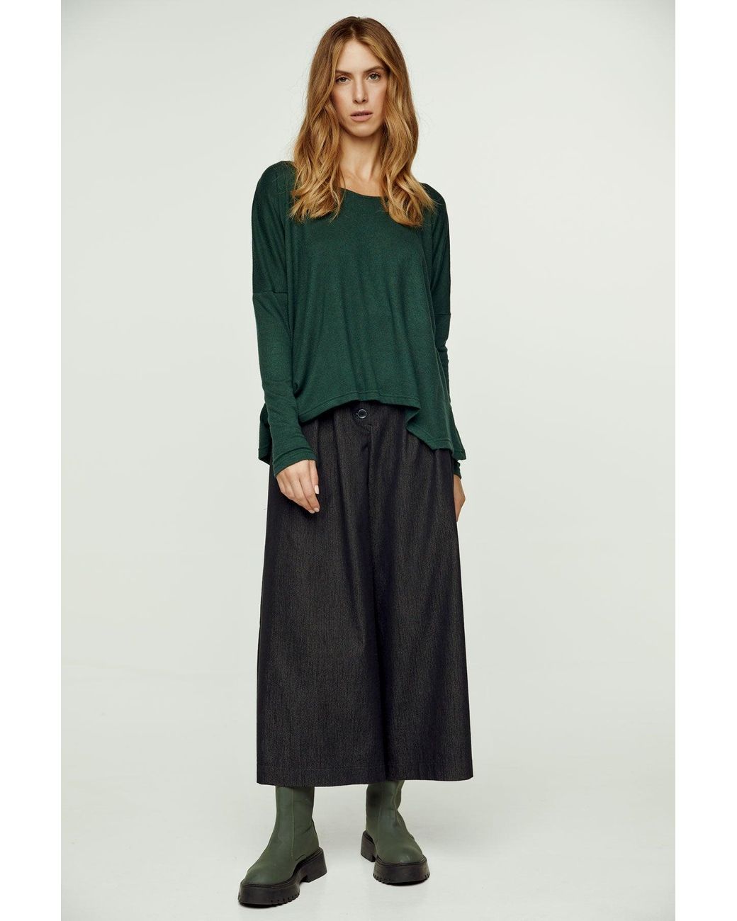 Conquista Green Knit Handkerchief Hem Top