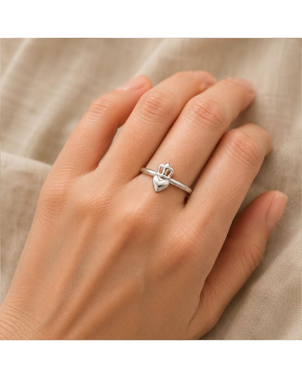 Unaloe White Adjustable Ring With Crown And Heart