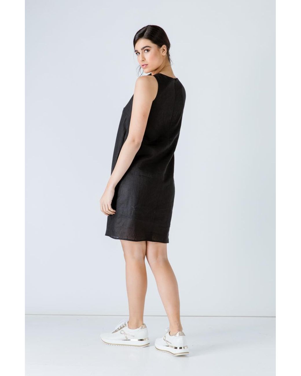 Conquista Black Sleeveless Sack Dress