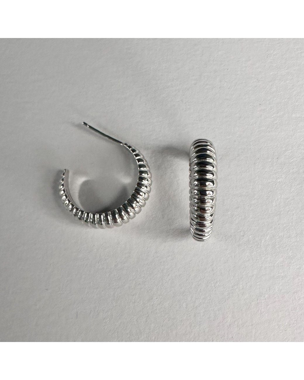 Clemence Wren Gray Graduating Ridge Hoop Earrings