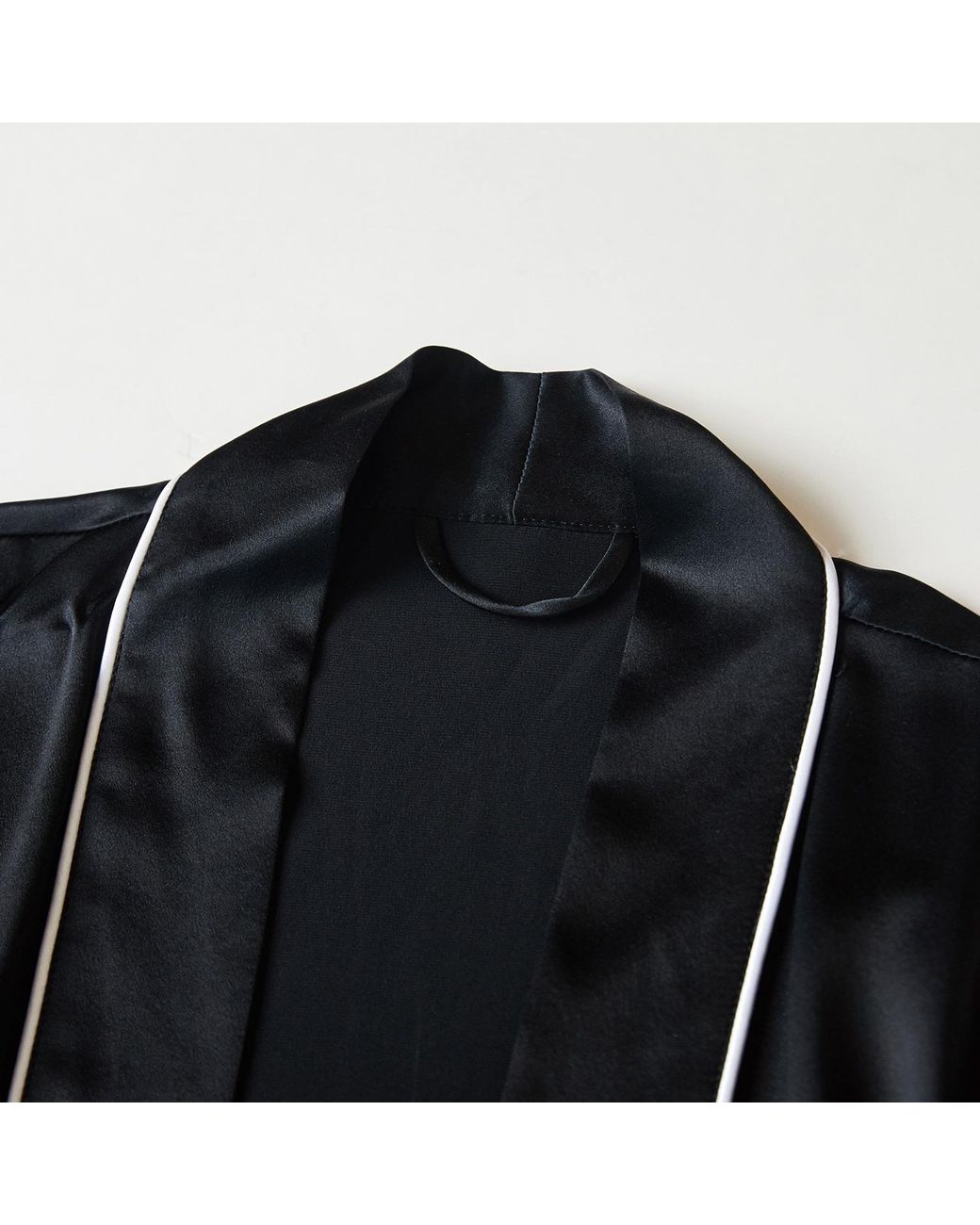 Soft Strokes Silk Black Pasithea