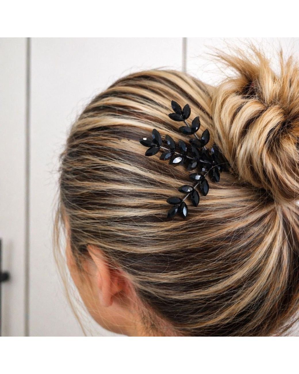 Nuvv Collection Black Crystal Leaf Hair Comb