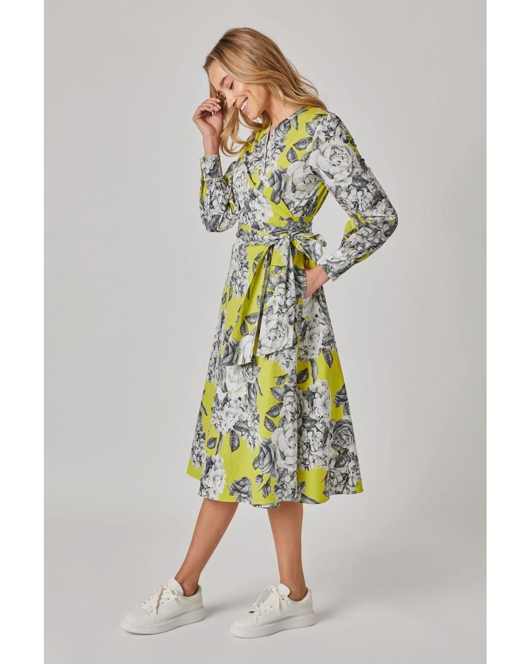 Marianna Déri White Rose Blossom Wrap Dress