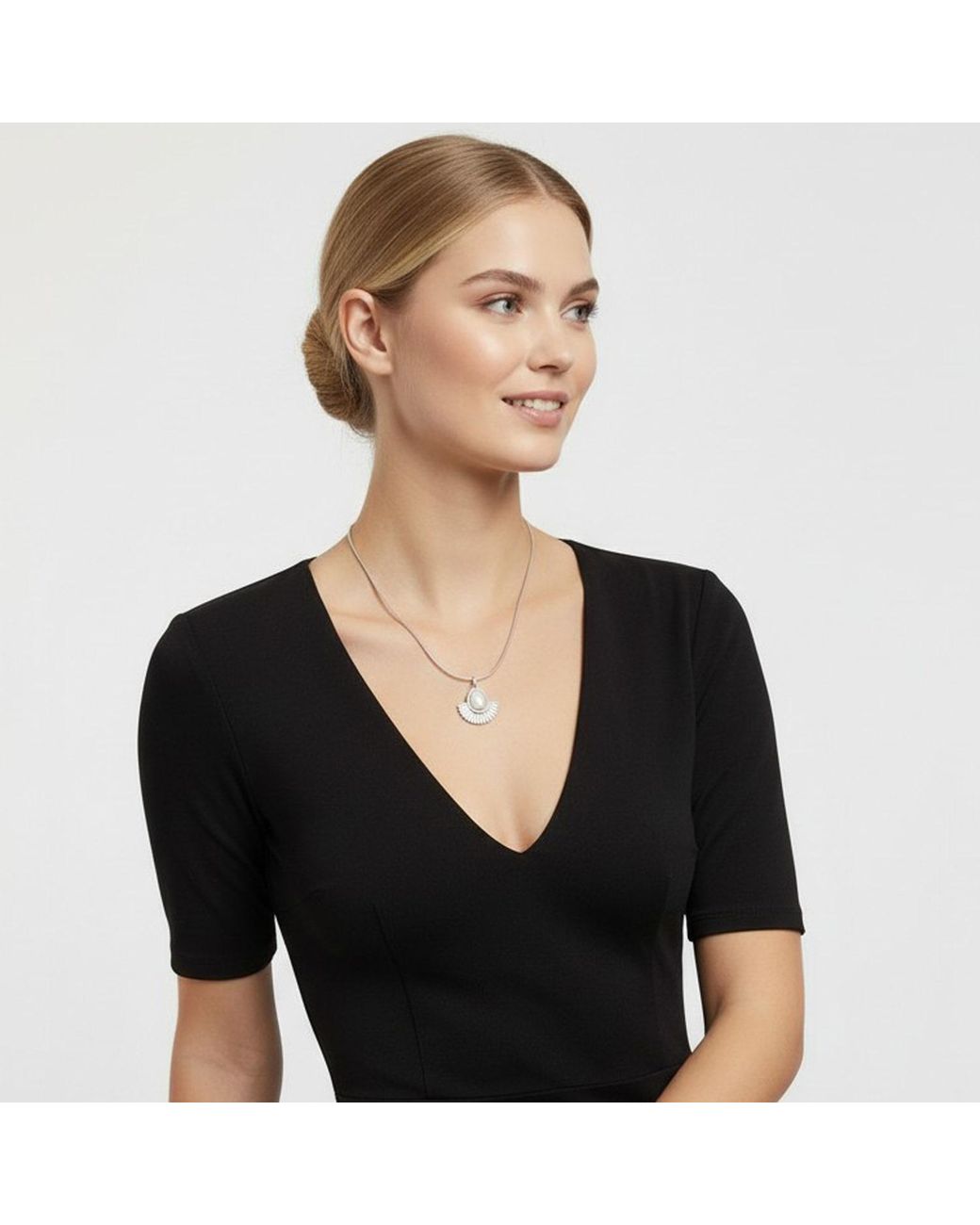 Maison De Gala Metallic Sunray Pearl Pendant Necklace