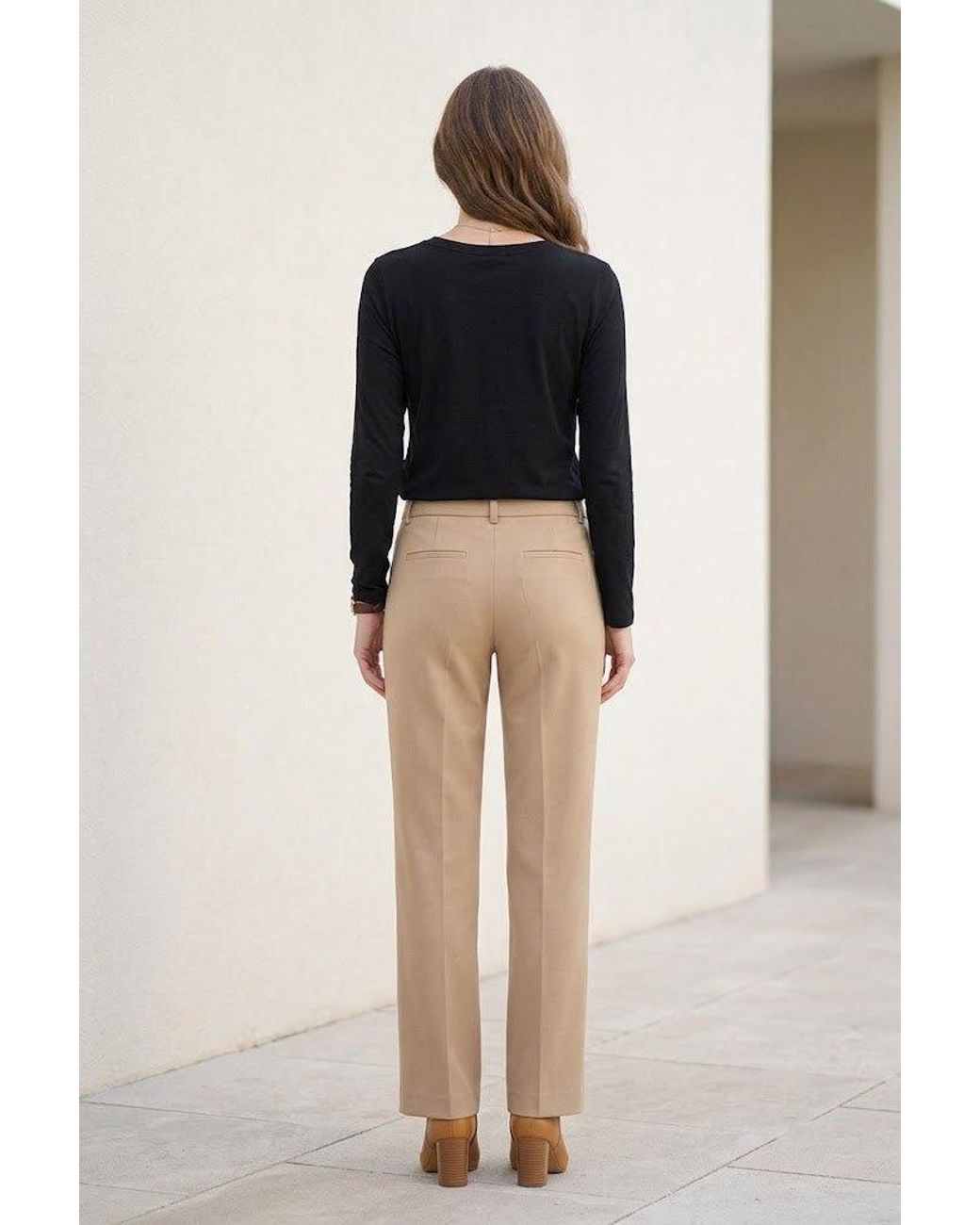 Conquista Black Refined V-Neck Long Sleeve Top