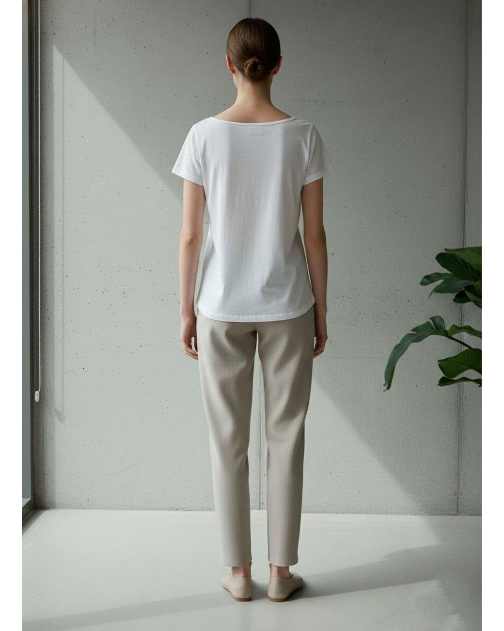 Conquista White Classic Cotton T-Shirt With Scoop Neck