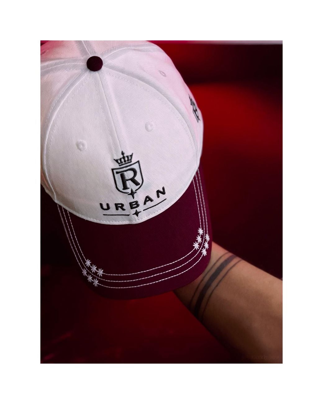 Chic Urban Red Urban Heritage Baseball Cap for men