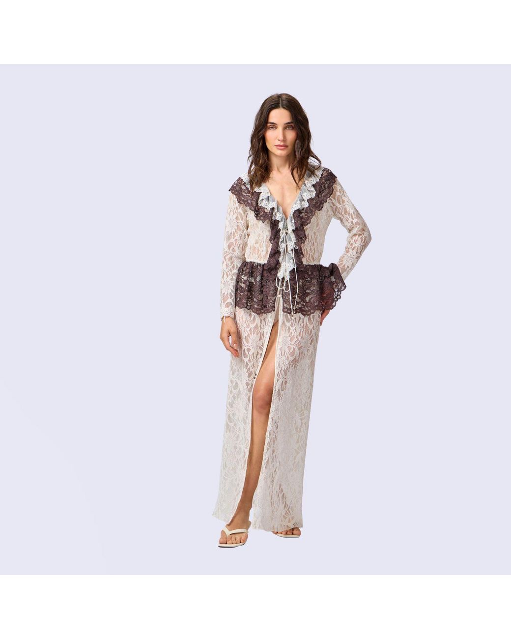GLAM ON YOU White Volante Robe