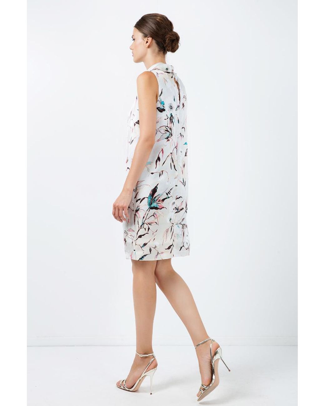 Conquista White Straight Sleeveless Satin Dress