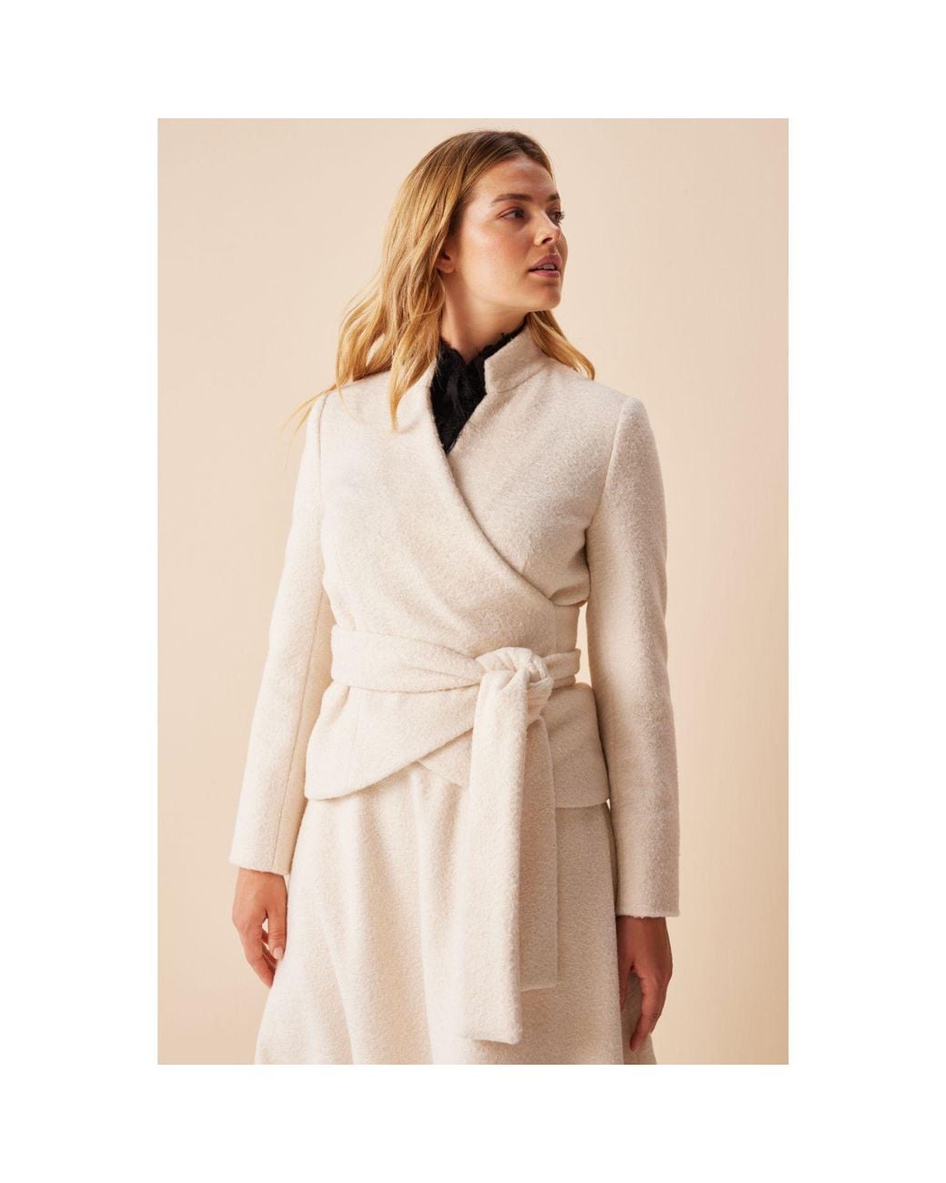 Marianna Déri White Wrap Jacket Creme