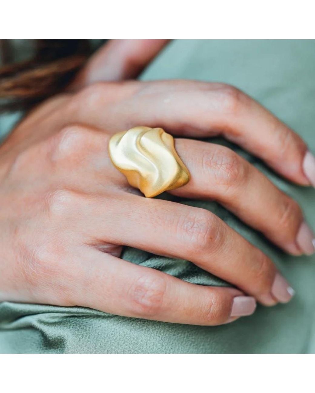 LINYA JEWELLERY Yellow Matte Hammered Big Ring