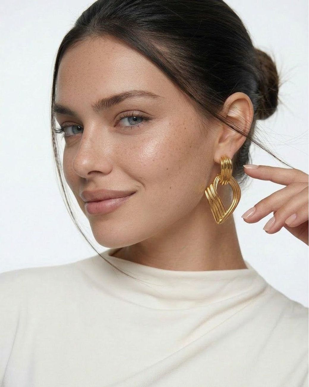 Elk & Bloom Metallic Large Thick 14K Ribbed Drop Hoop Studs