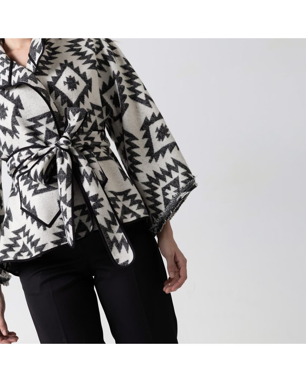 IZABELA MANDOIU Black Wrap-Front Cape With Geometric Pattern