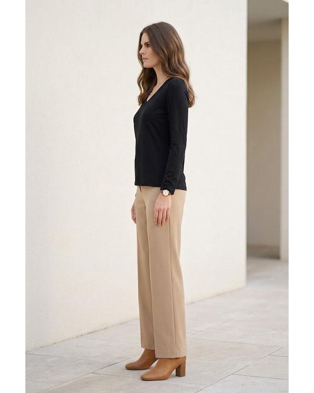 Conquista Black Refined V-Neck Long Sleeve Top