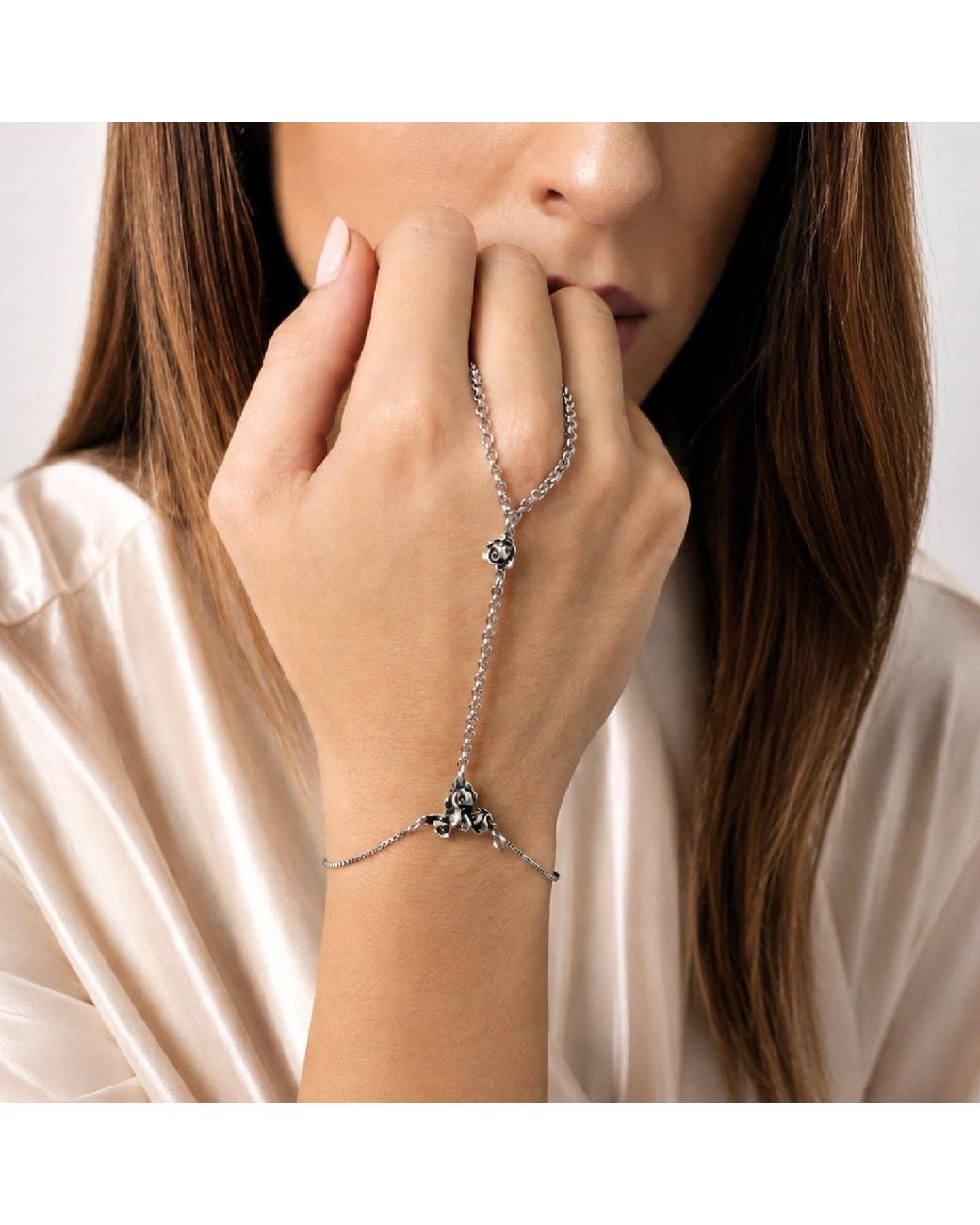 Unaloe Metallic Sterling Minimal Hand Chain – Designer Slave Bracelet Jewelry For