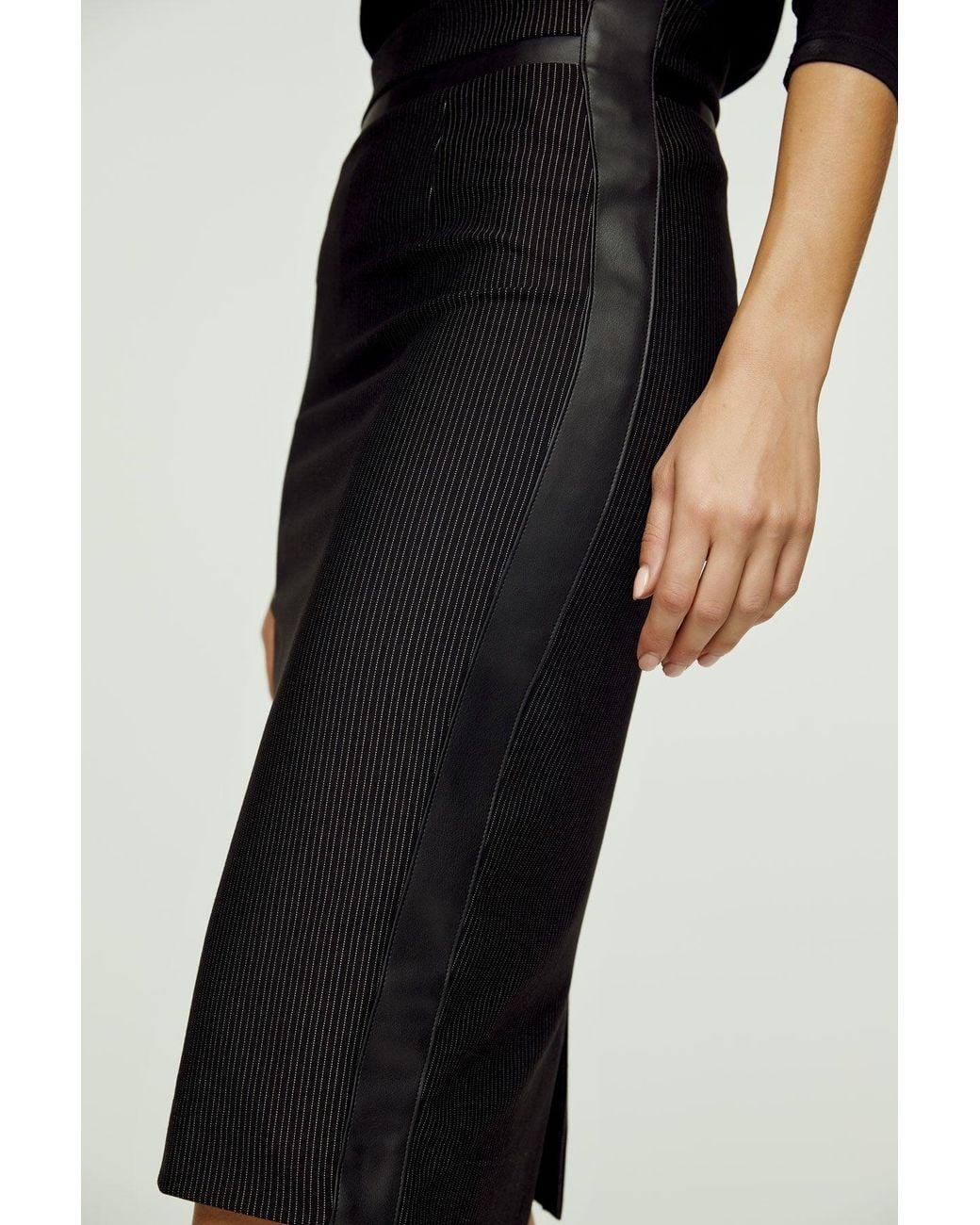 Conquista Gray High Waisted Pencil Skirt With Leather Detail