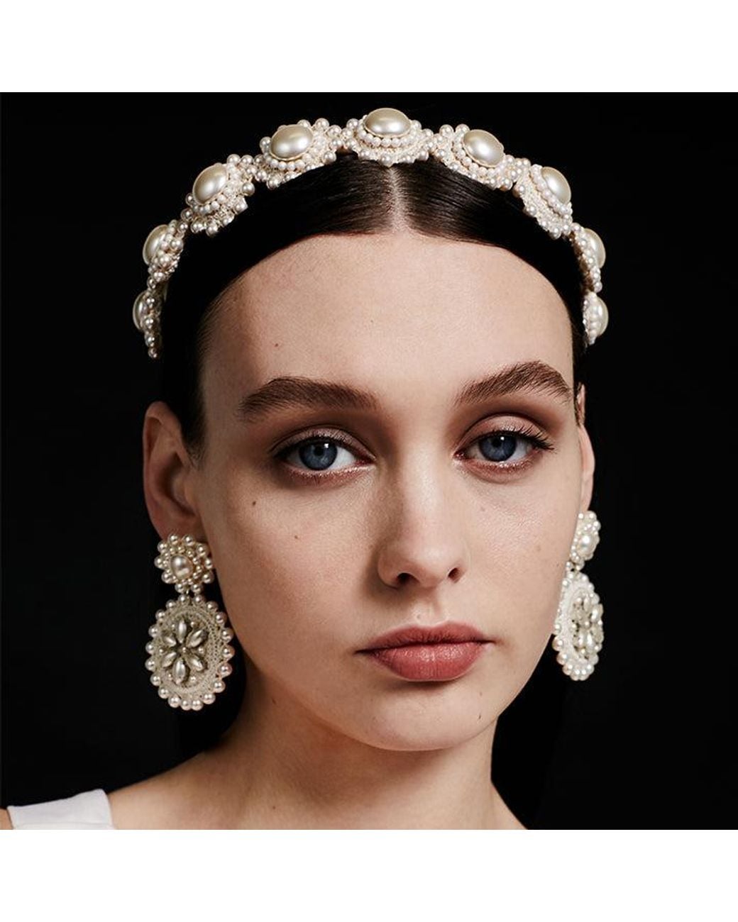 PINAR OZEVLAT Metallic Neutrals Flower Drop Pearl