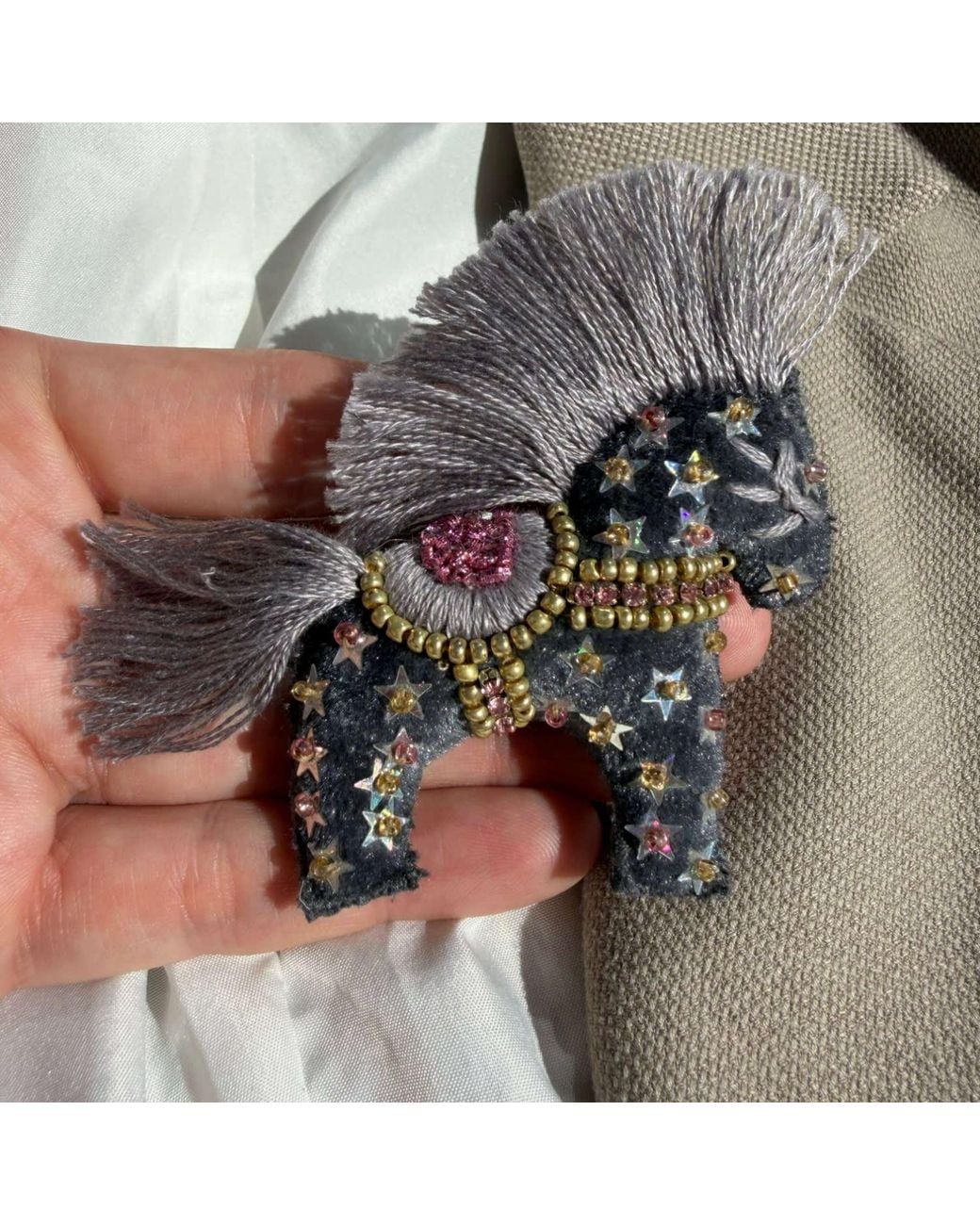 VETKA Gray Horse Brooch – Ash Horse