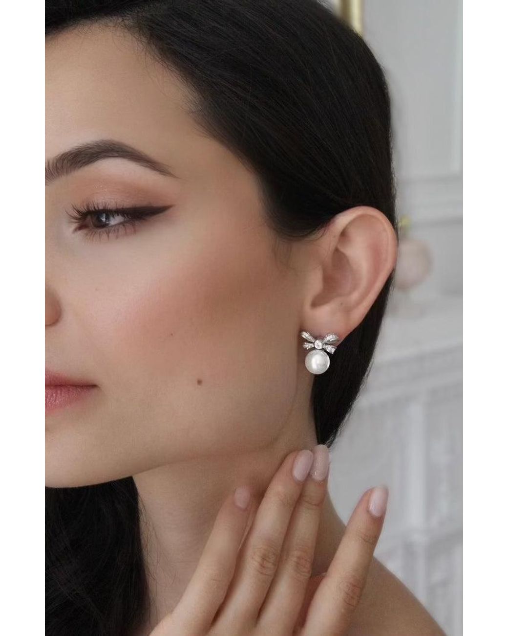Santinni Metallic Viscountess Bow & Pearl Earrings With Crystals