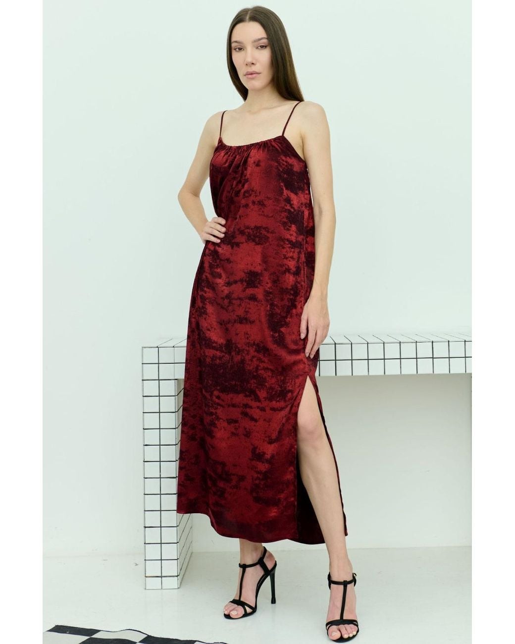 DHARA SHETH DUBAI Red Shadow Of Sequin Shimmer Spaghetti Strap Maxi Party Dress