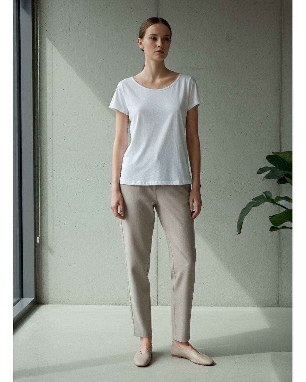 Conquista White Classic Cotton T-Shirt With Scoop Neck