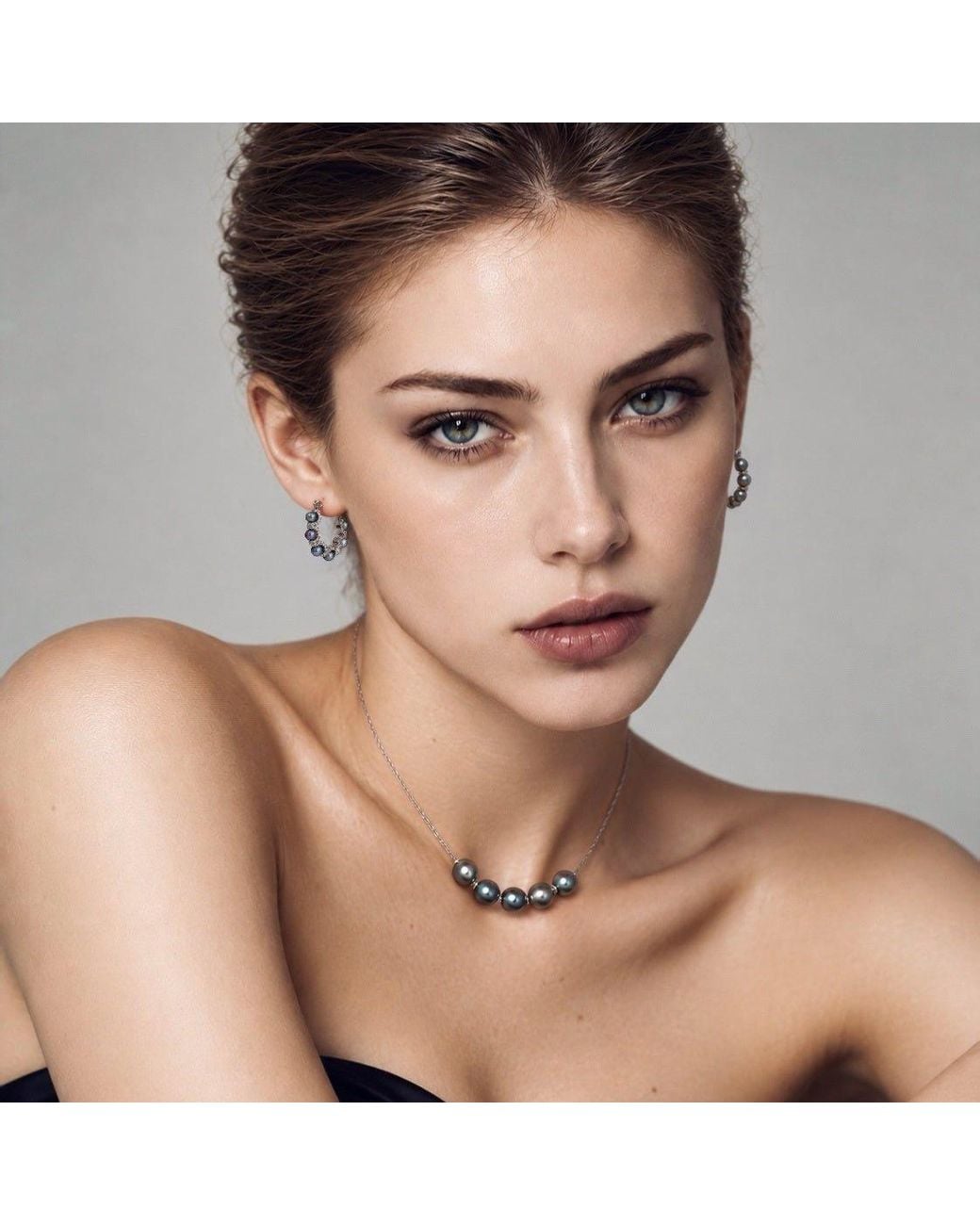 Ninemoo Blue Nacre Noire Five-Pearl Necklace