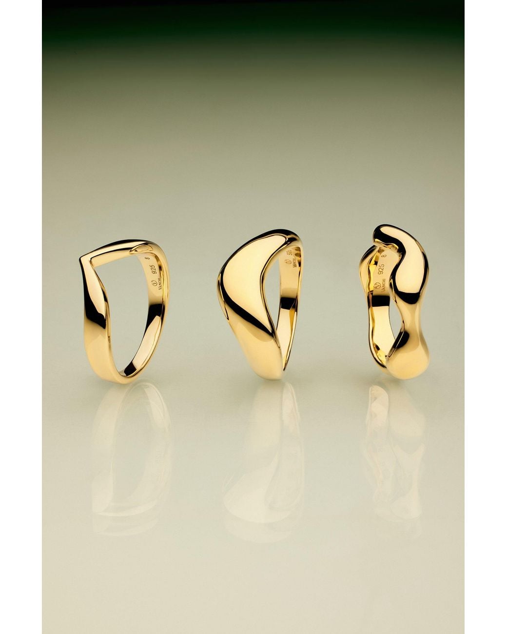 Vanhi Metallic Vica Fluid Wave Chunky Band Ring