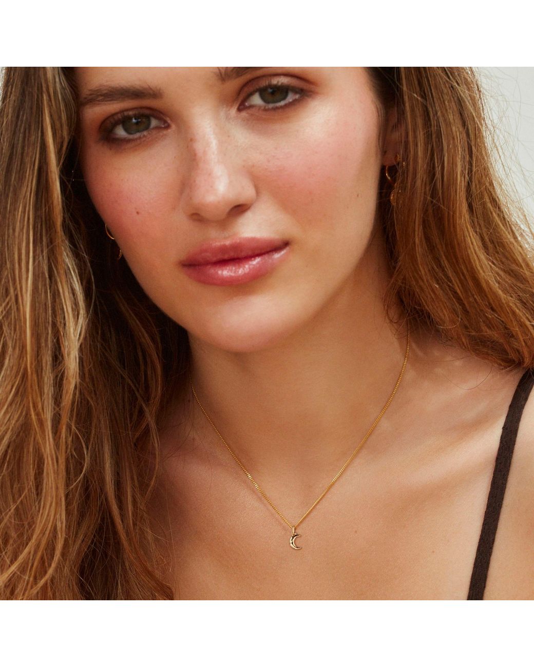 Muru Metallic Tiny Moon Necklace