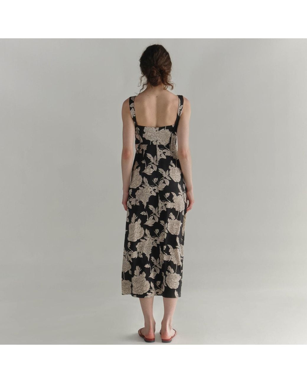 Belsize25 Black Sicily Day & Night – Floral V-Neck Satin Midi Dress With Flowers