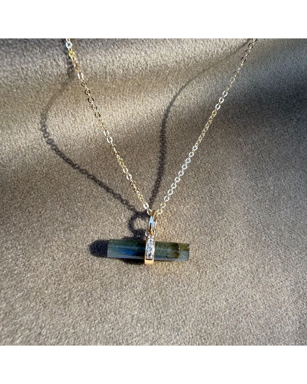 Zohreh Metallic Labradorite T-Bar Pendant 9K
