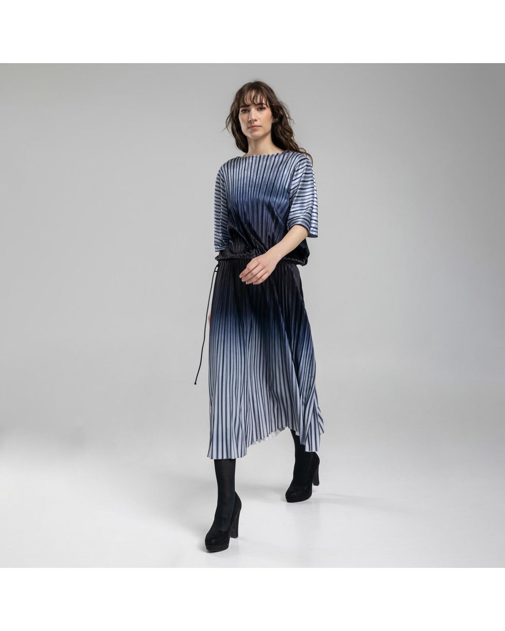 ARTISTA Blue Gradient Pleated Bat Sleeve Top