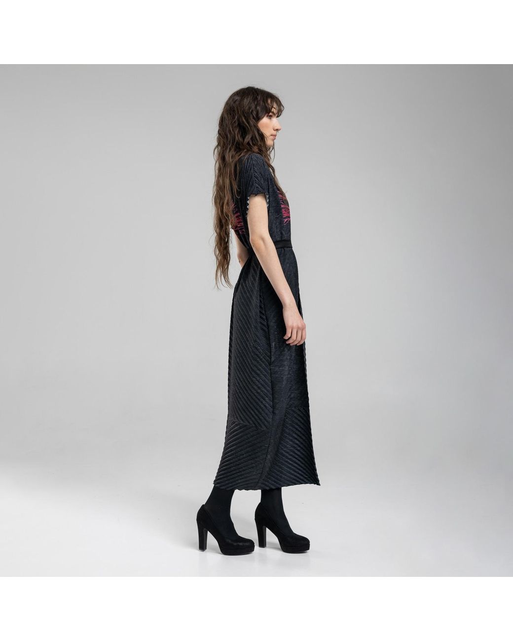 ARTISTA Black Beauty Pleated Maxi Dress
