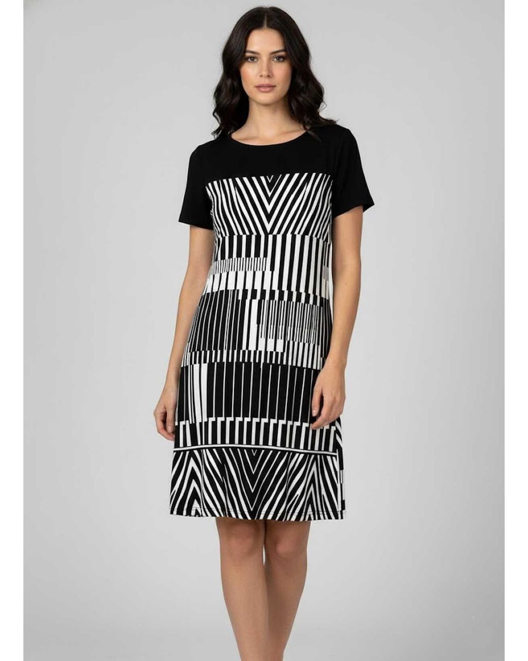Conquista Black Short-Sleeve A-Line Dress With Geometric Print