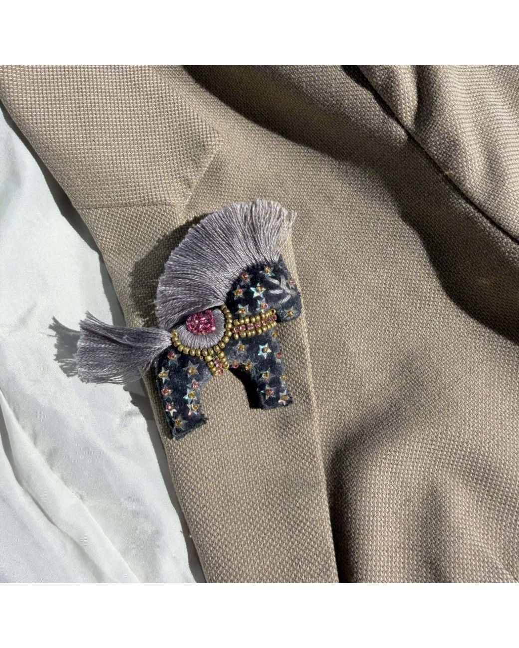 VETKA Gray Horse Brooch – Ash Horse