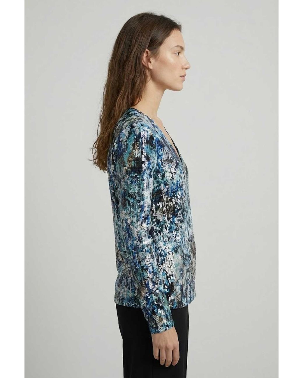 Conquista Blue Sequin V-Neck Long-Sleeve Top