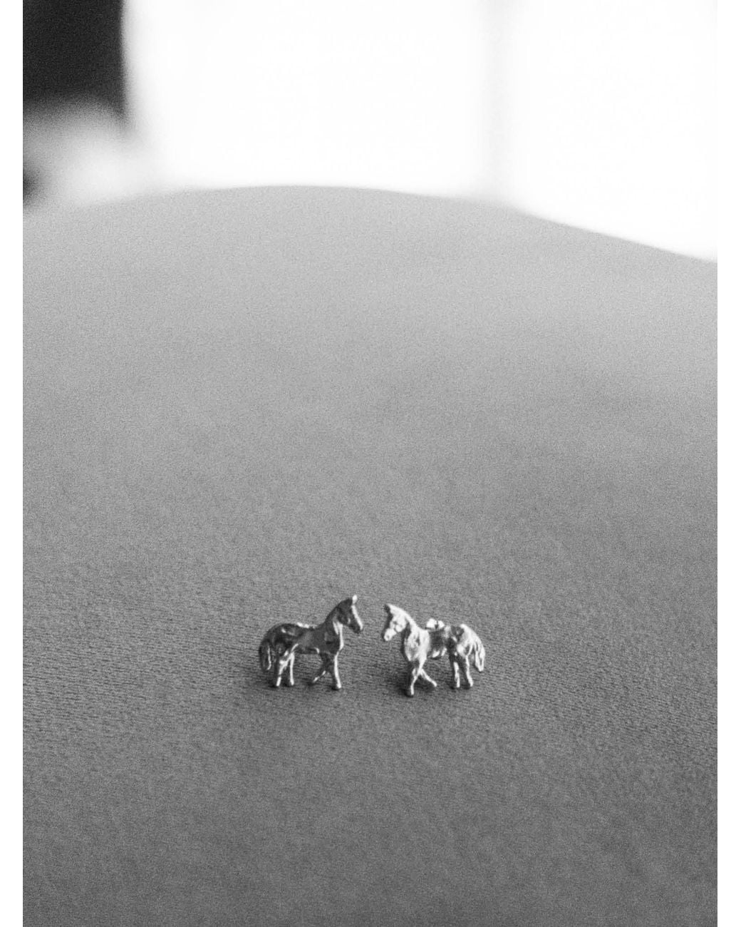 EVA REMENYI Metallic Horse Earrings