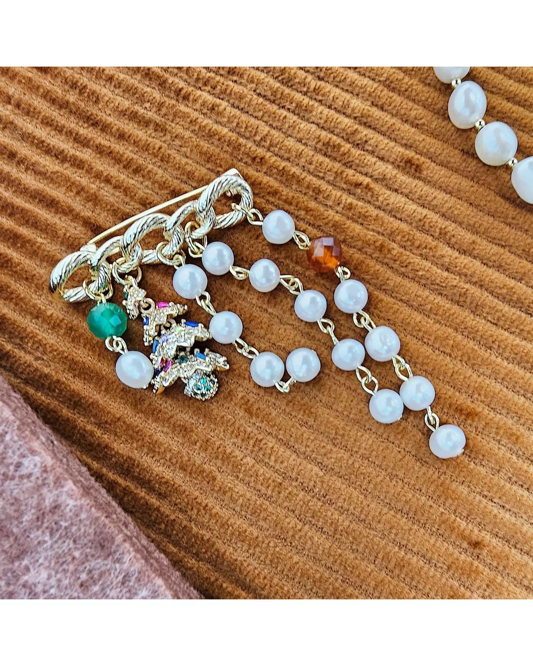 Farra Metallic Freshwater Pearl With Agate And Christmas Tree Tassel Brooch