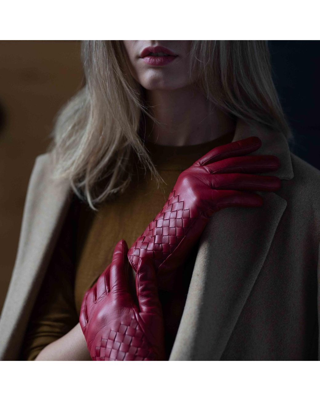 1861 Glove Manufactory Red Trani