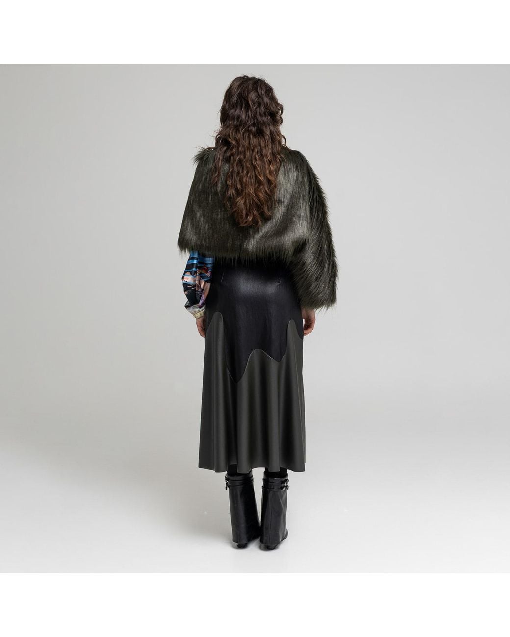 ARTISTA Green Wolf Cape