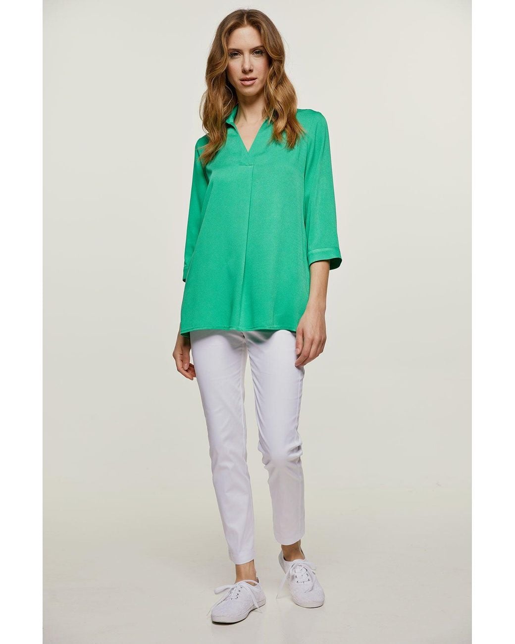 Conquista Green V Neck Top
