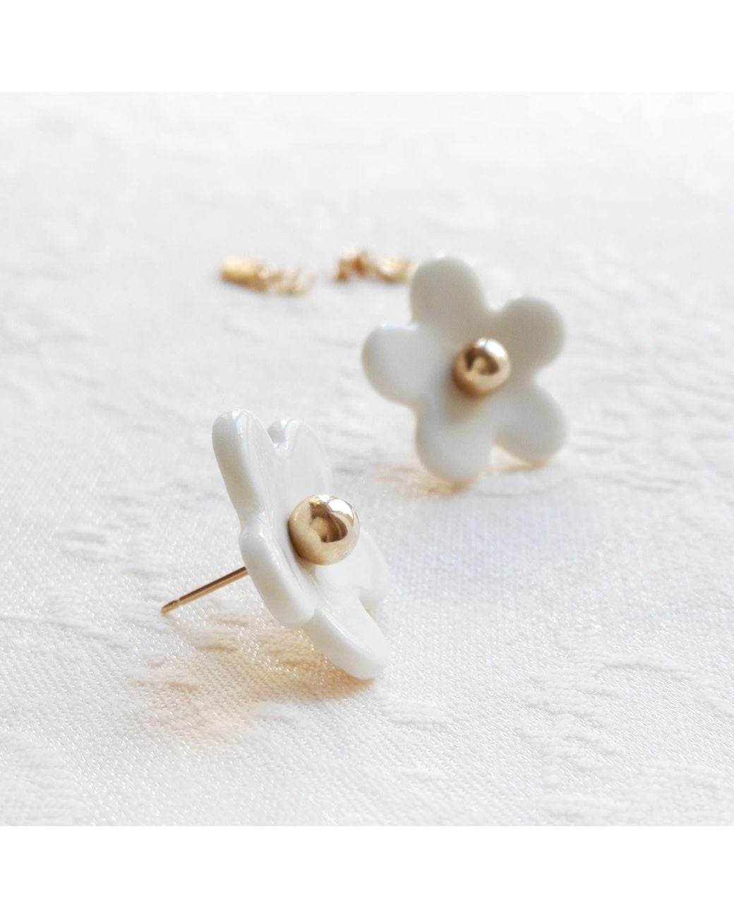 POPORCELAIN Metallic Everyday Porcelain Daisy Stud Earrings