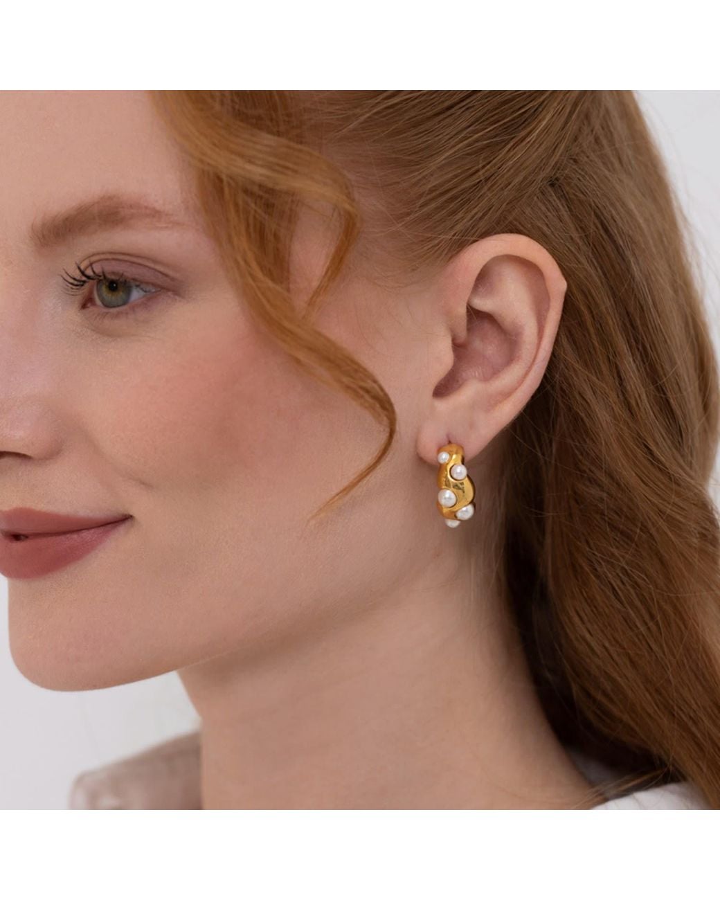 LINYA JEWELLERY Metallic Natural Pearl Hoop Earring